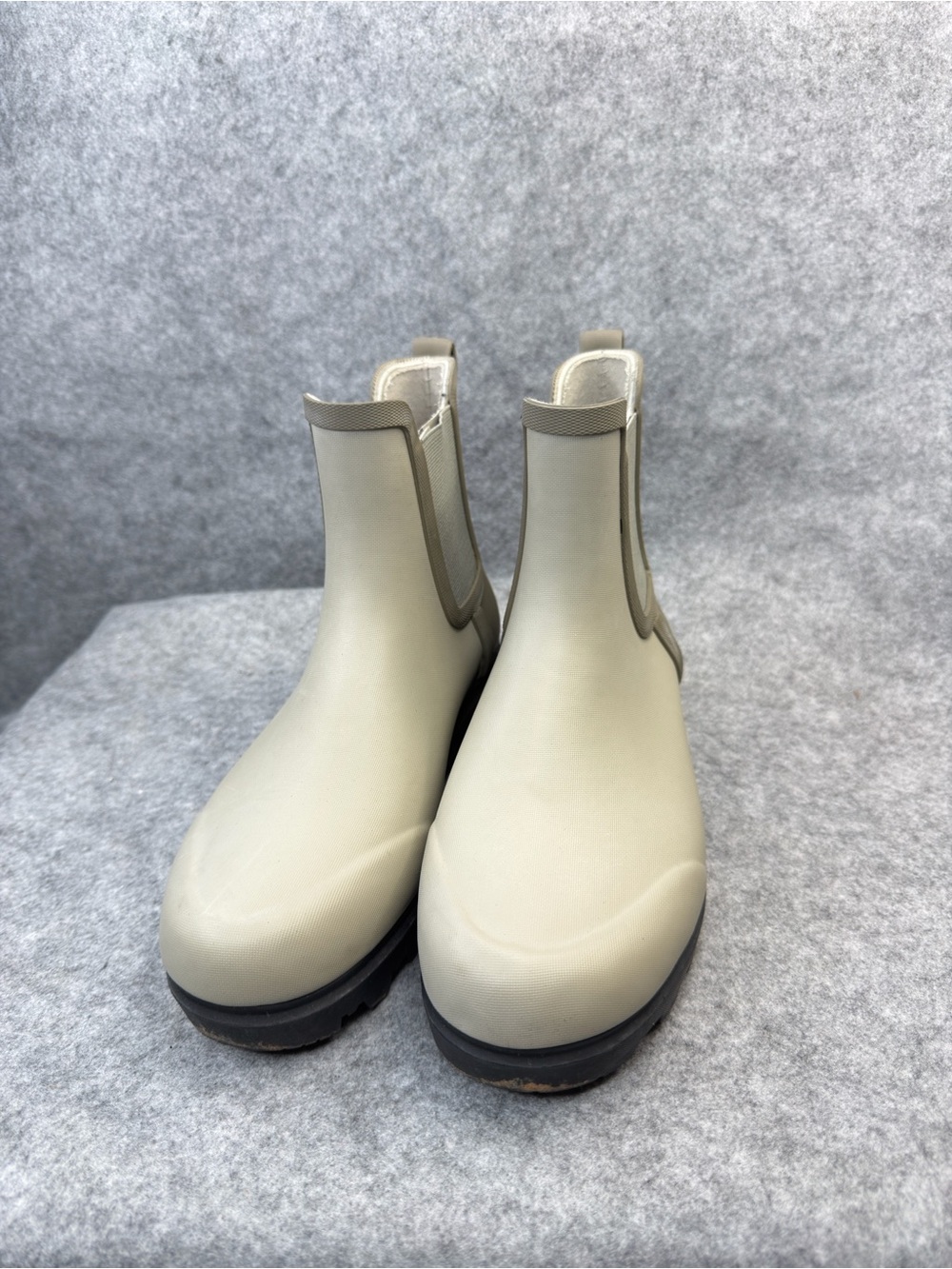 Bogs Holly Chelsea Waterproof Boots Women Size 7 US / 38 EU Beige
